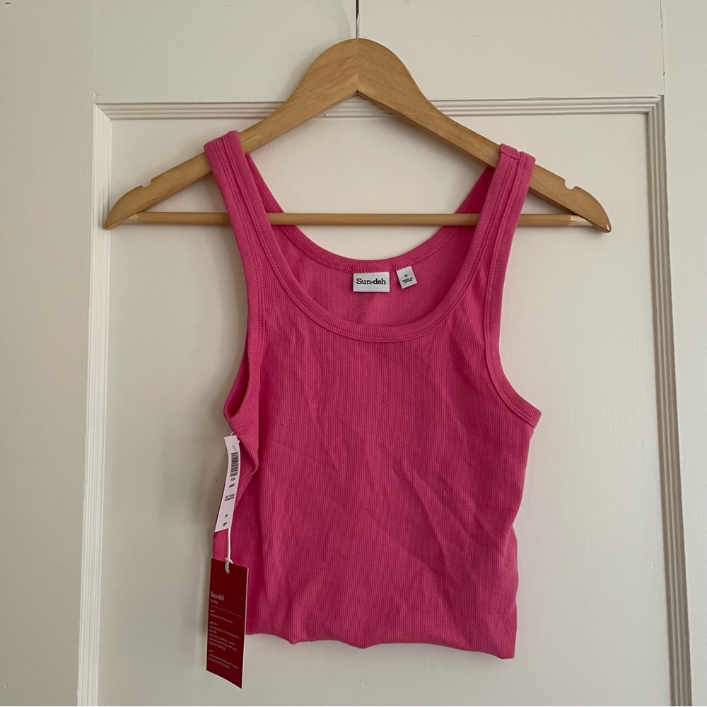 Aritzia Sun-deh Carey cropped tank in hot pink